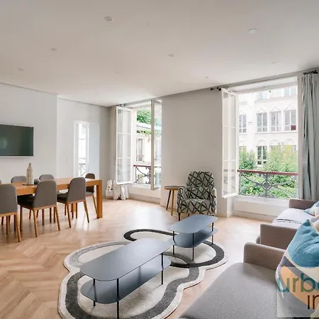 Apartment 127 - Spacious 4br In Montorgueil Paris
